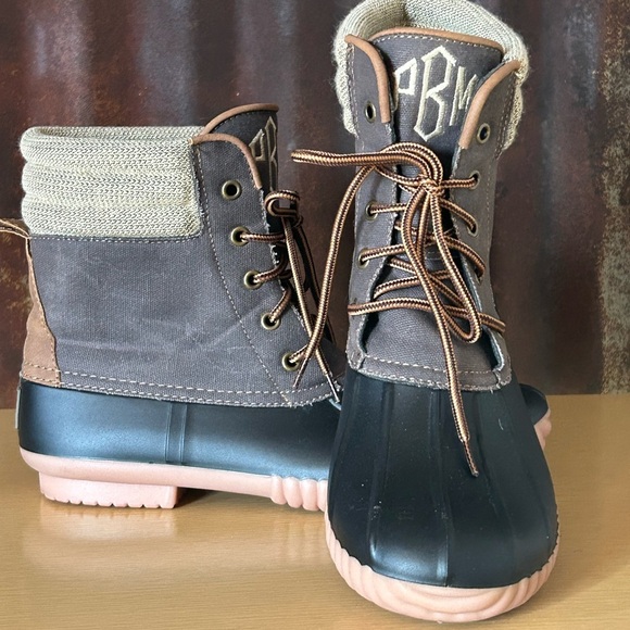 NWOT-Marleylilly Monogram Duck Boots waterproof-womens size 9 - Picture 2 of 9